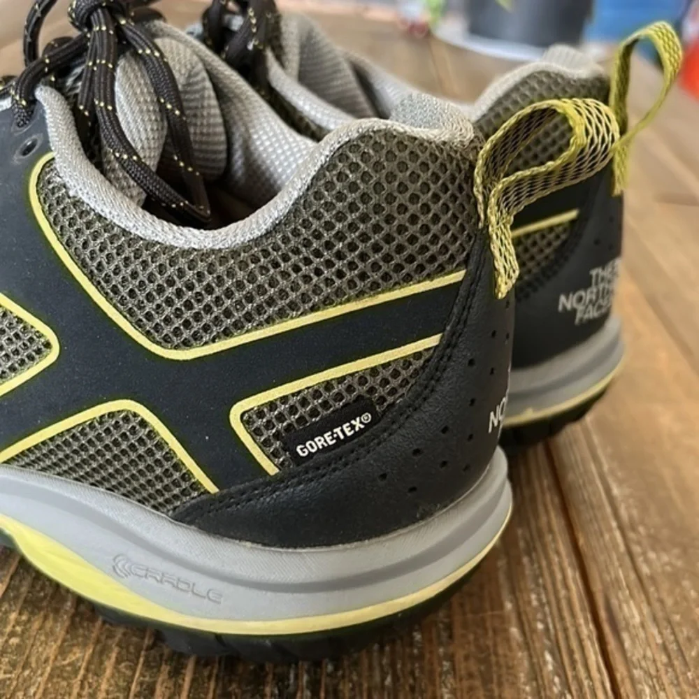 The North Face Gore Tex Low Top Gray Green Hiking Shoes  Size 9.5